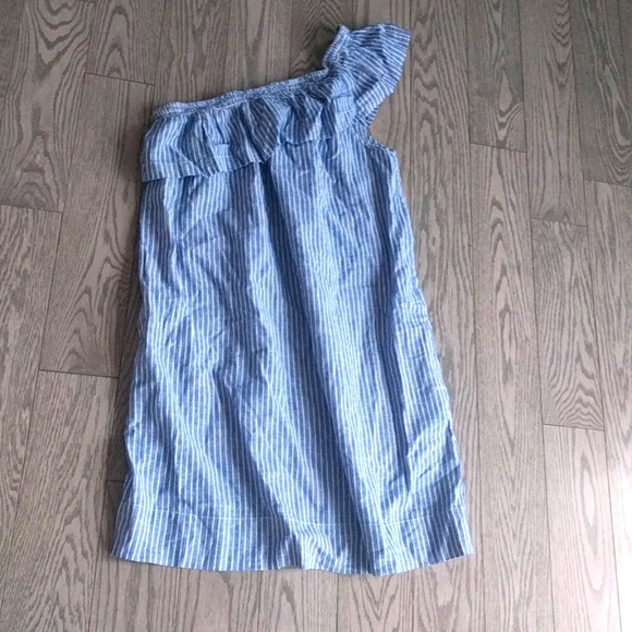 Beautiful dress by Saks Fifth Avenue🌸🍀🌼 - Picture 2 of 14